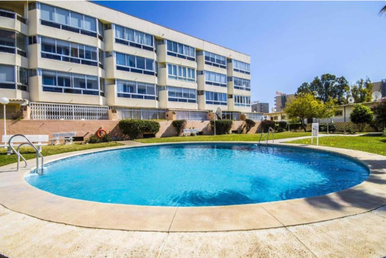 Lovely Apartment In Torremolinos Views Of The Sea, Pool, Terrace, Sofa Bed And Fully Equipped Kitchen Bagian luar foto